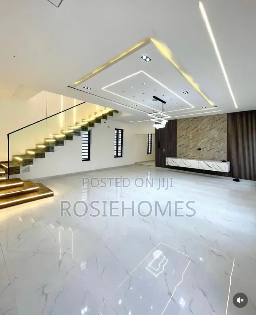 5bdrm Duplex in View Estate, Ikota for rent