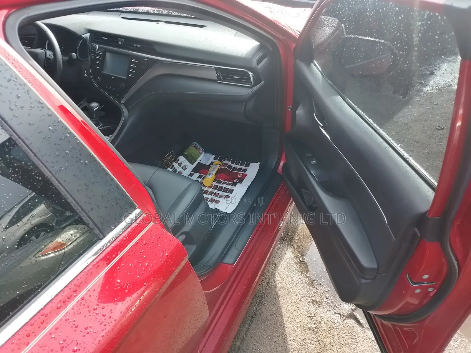 Toyota Camry Se. Keyless Entry 2020