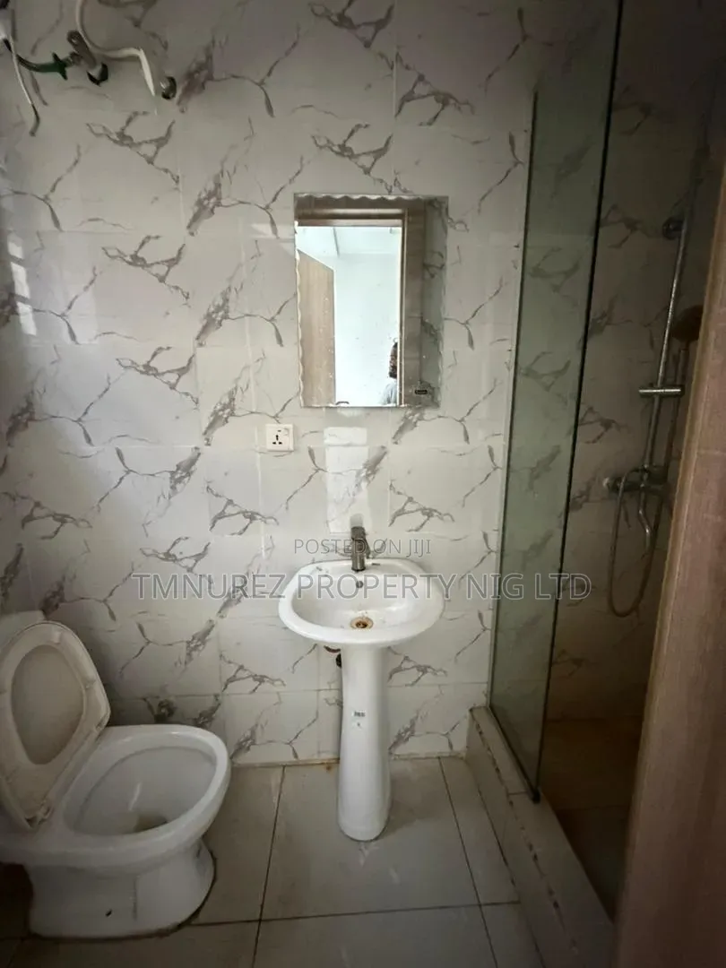 4bdrm Duplex in Chevron for rent