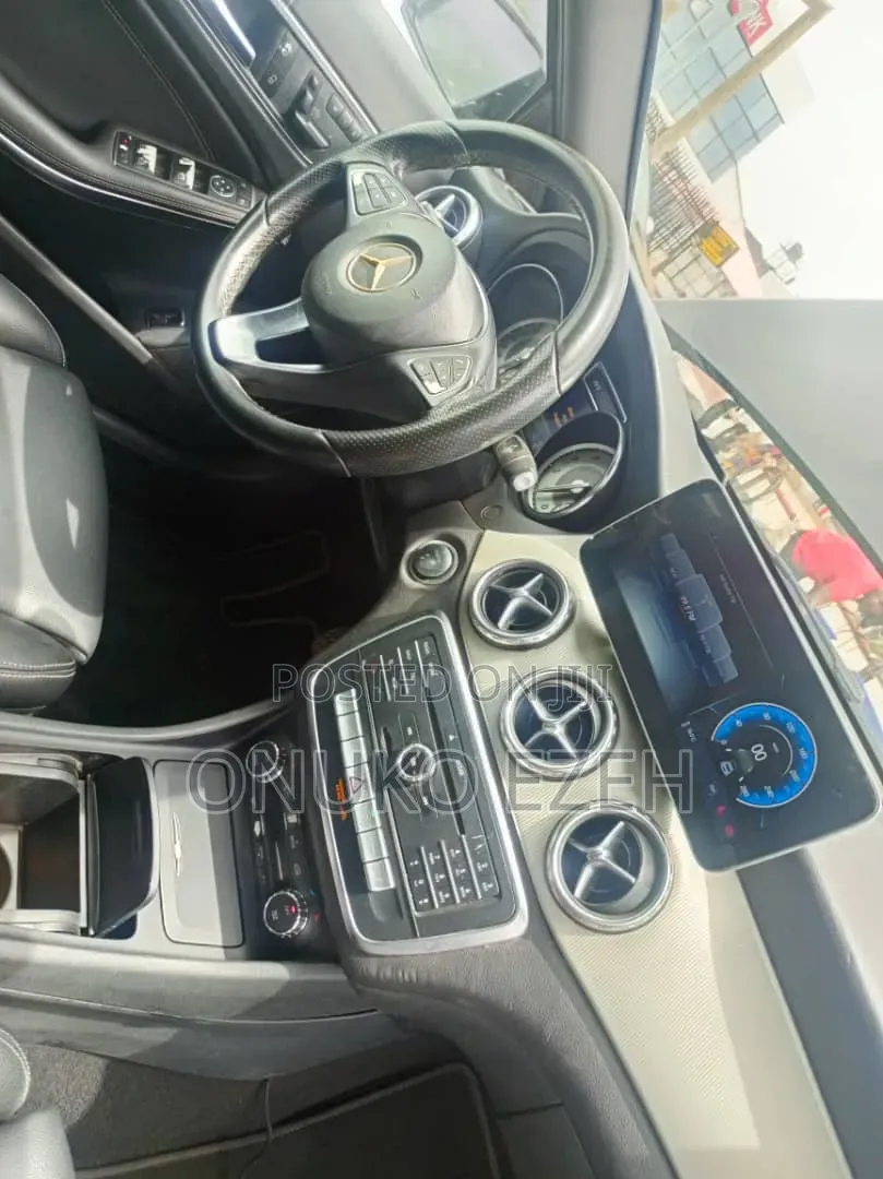 Mercedes-Benz GLA 250 2015 Black