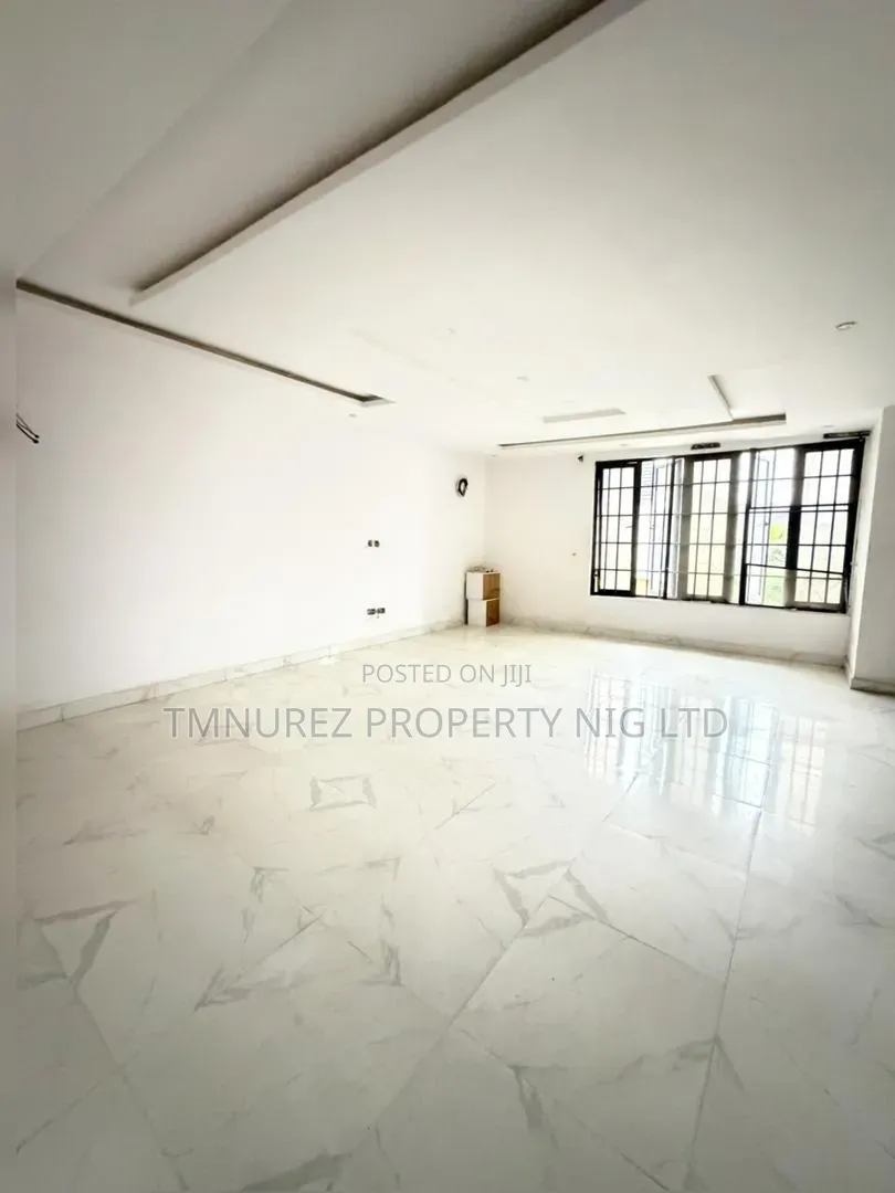 Mini Flat in Ikota for rent