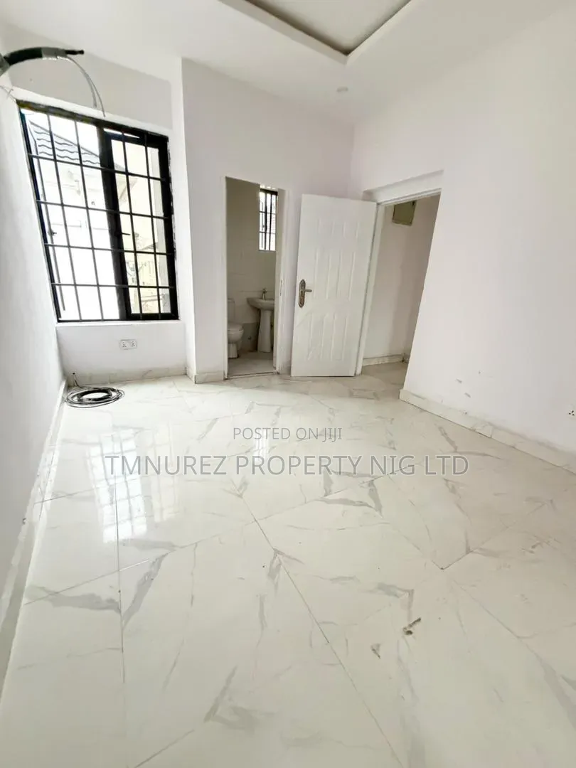 Mini Flat in Ikota for rent