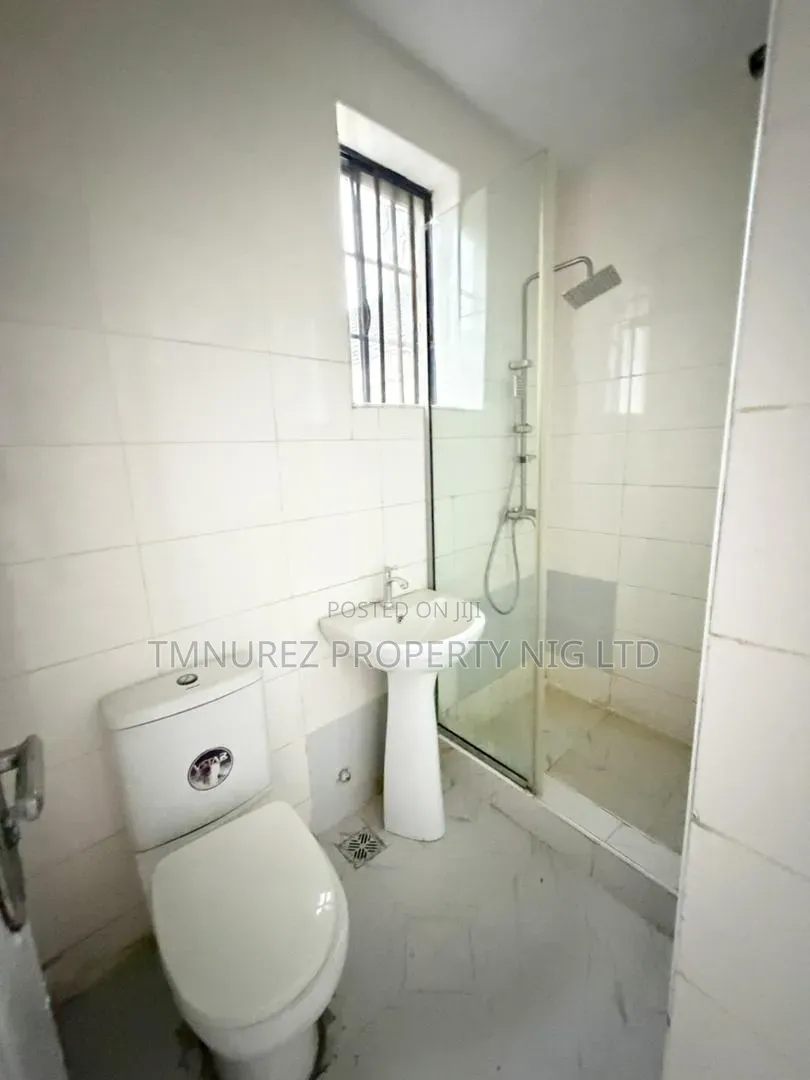 Mini Flat in Ikota for rent
