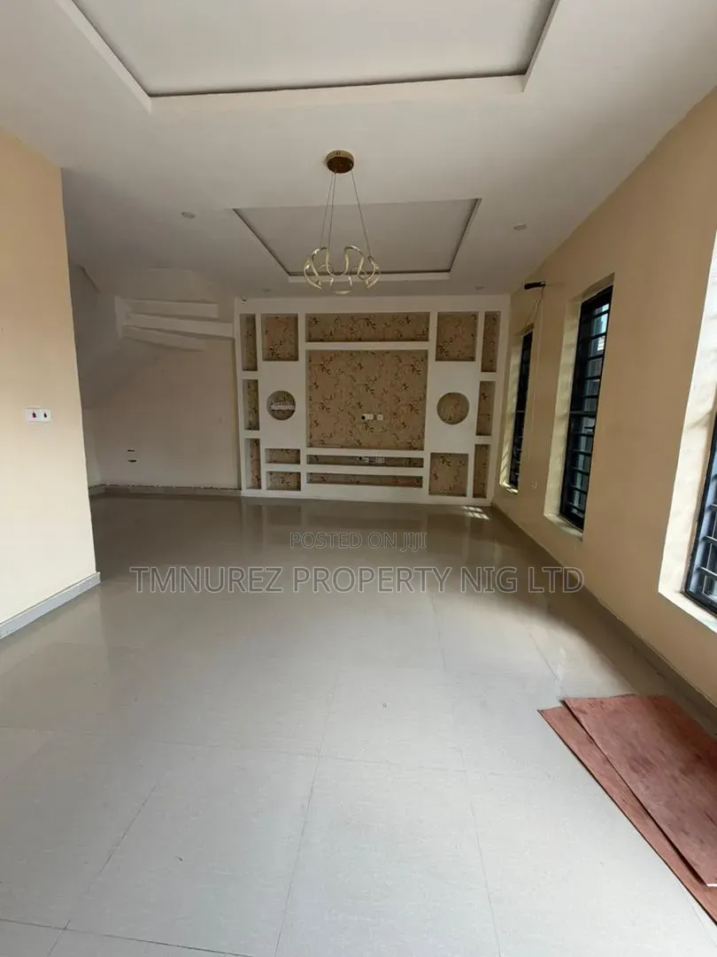 Studio Apartment in Chevron for rent