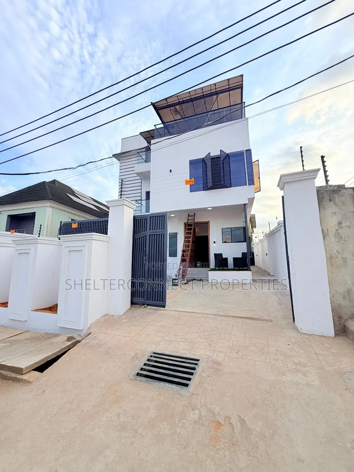 5bdrm Duplex in Ogba GRA for sale