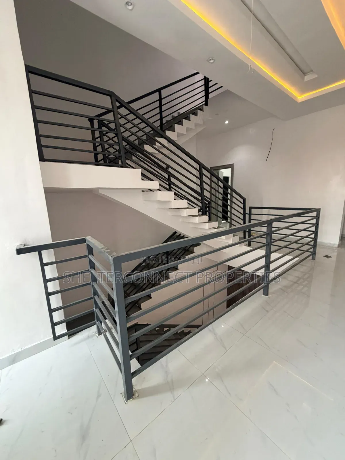 5bdrm Duplex in Ogba GRA for sale