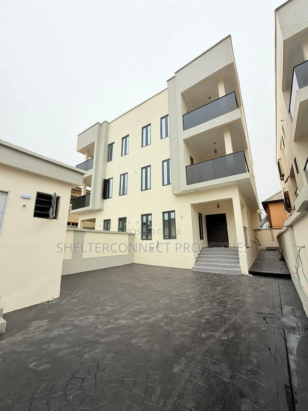 4bdrm Duplex in GRA Phase 1 for sale