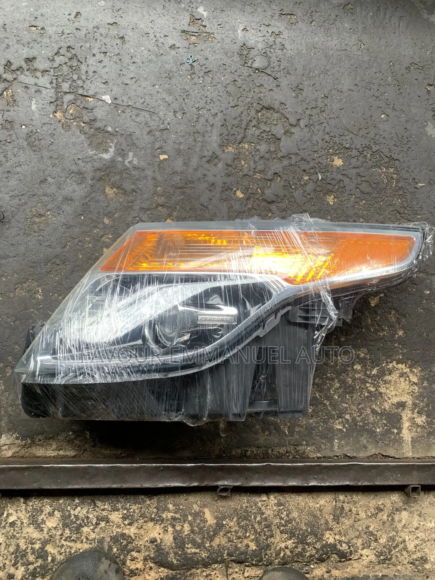 Headligh Ford Explorer 2013