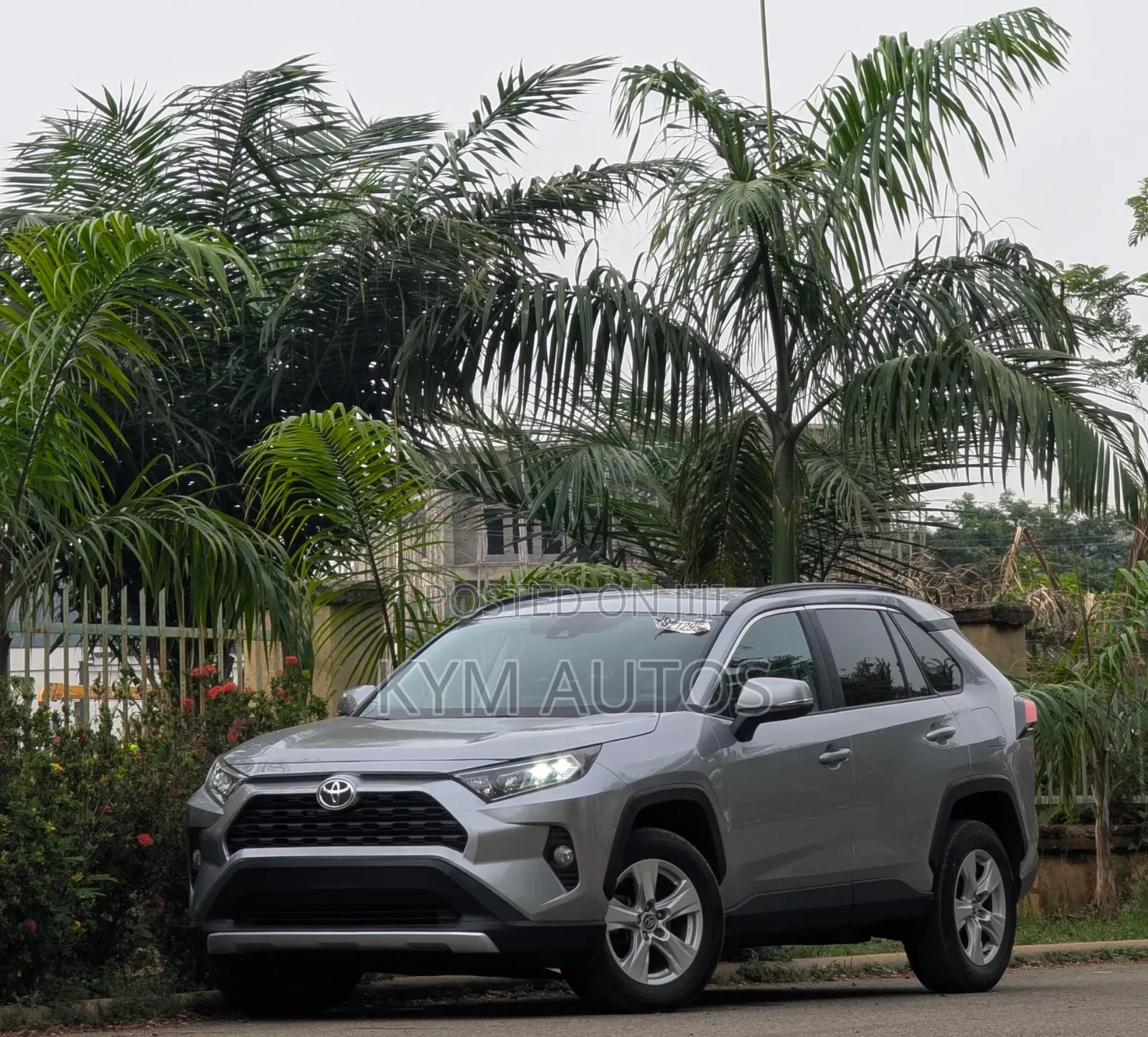 Toyota RAV4 XLE AWD 2020 Silver