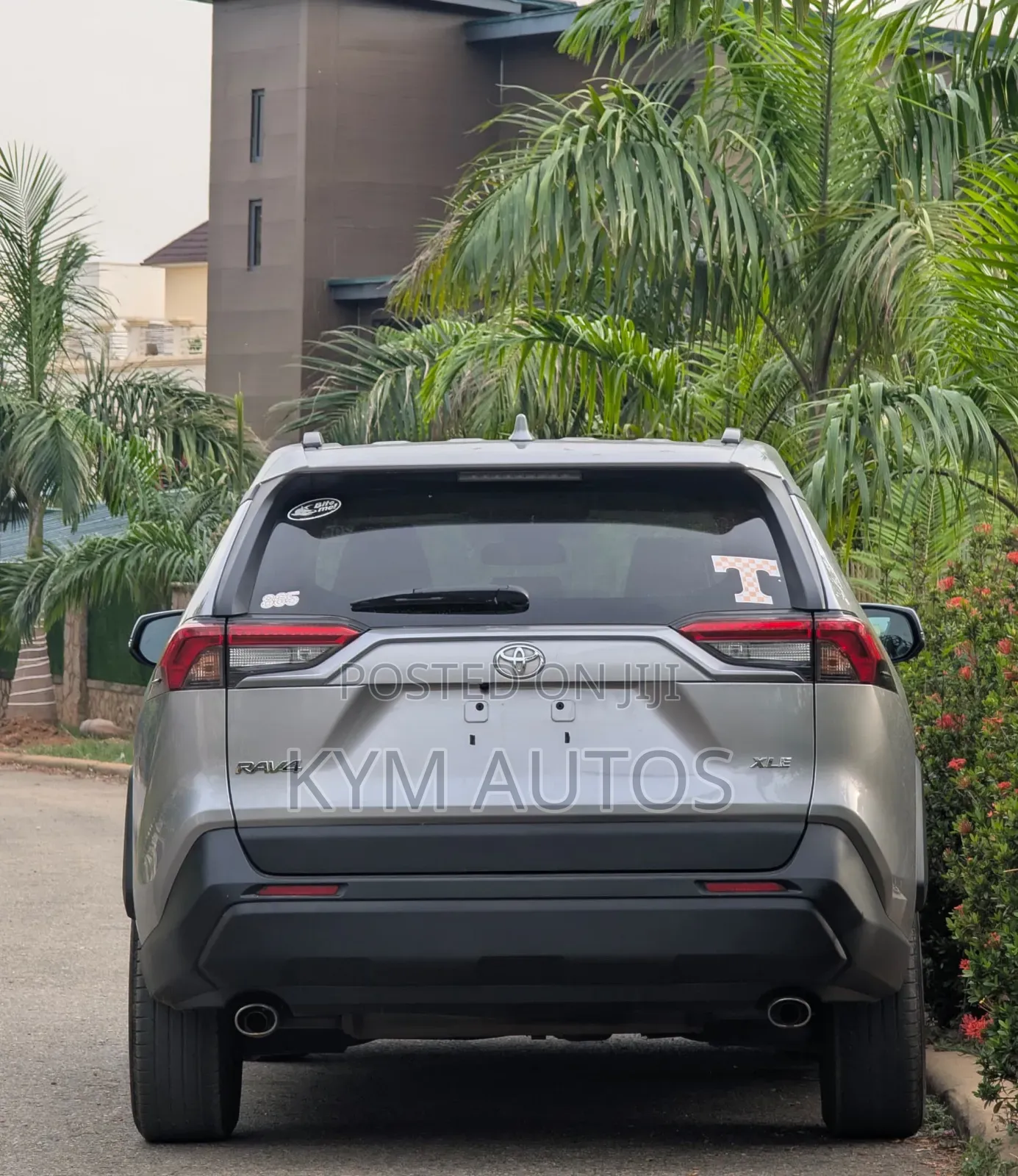 Toyota RAV4 XLE AWD 2020 Silver