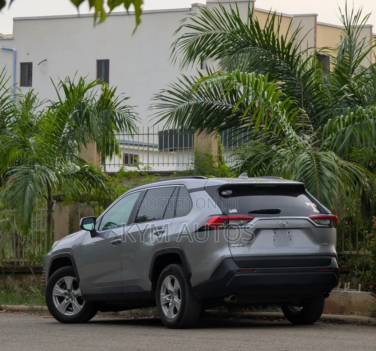 Toyota RAV4 XLE AWD 2020 Silver