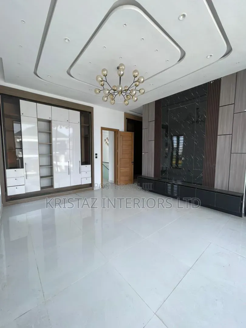 5bdrm Duplex in Ikota for sale