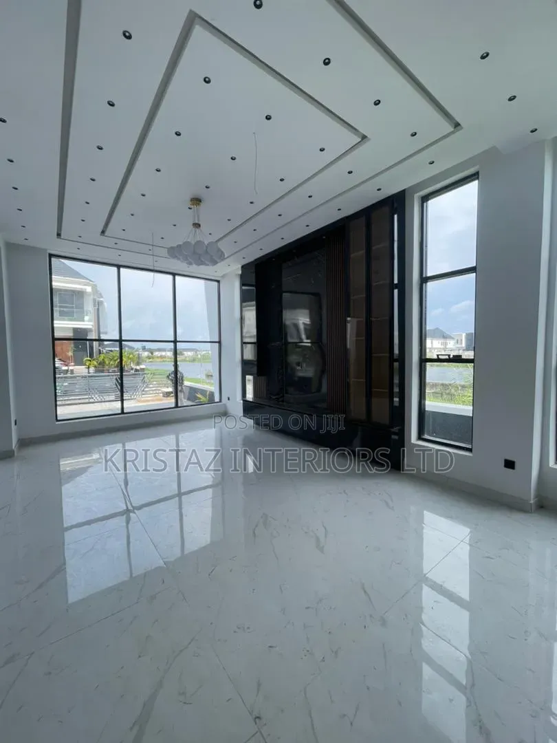 5bdrm Duplex in Ikota for sale