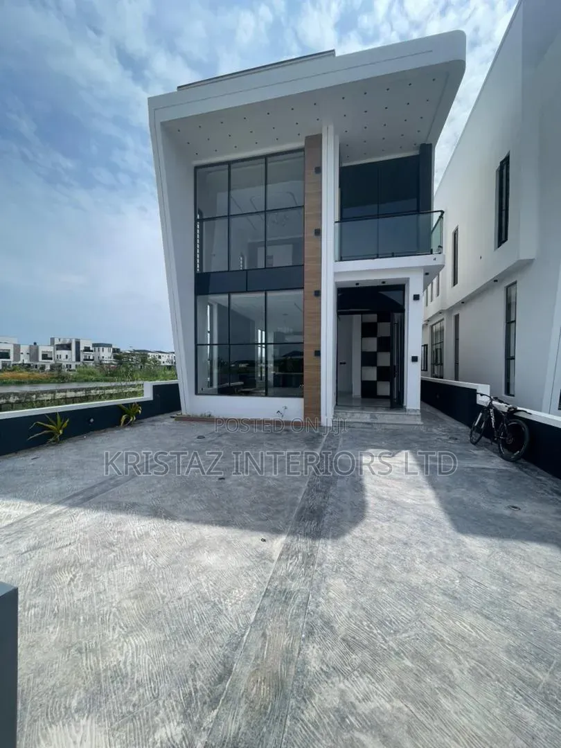 5bdrm Duplex in Ikota for sale