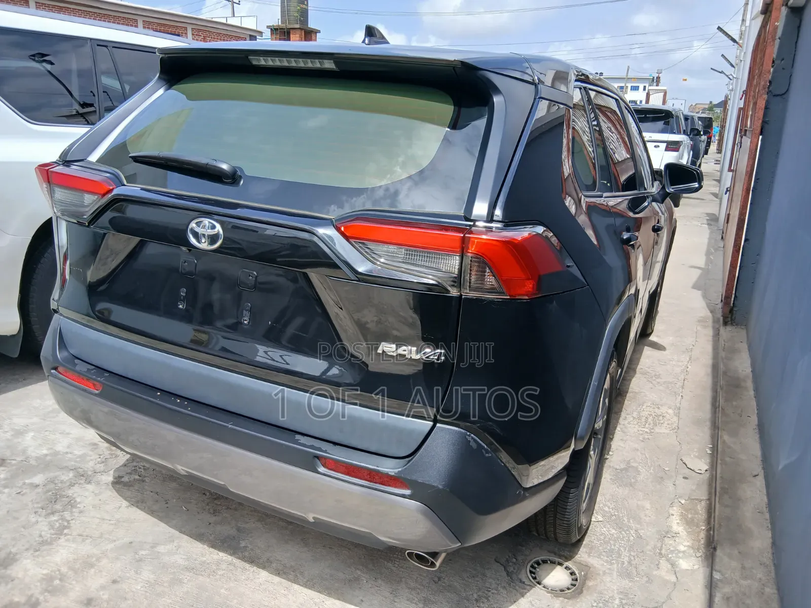 Toyota RAV4 XLE 2021 Black