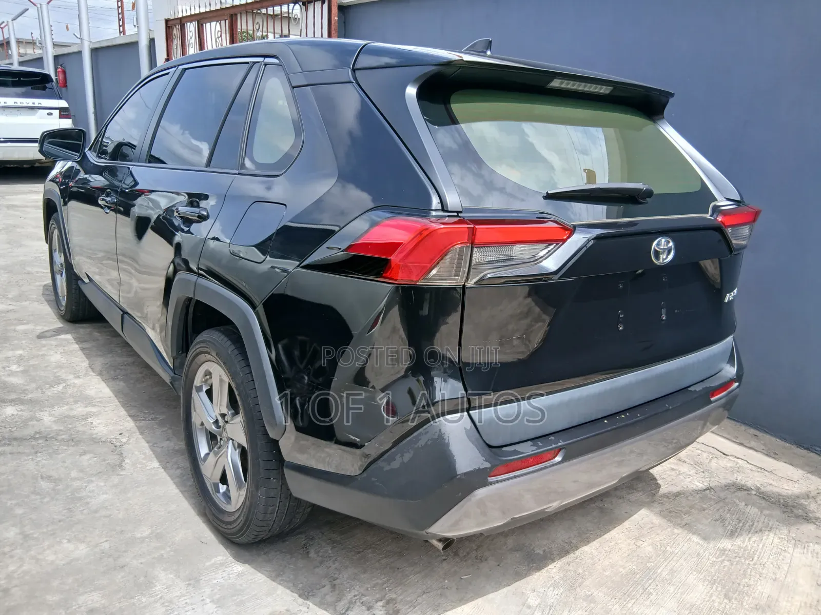 Toyota RAV4 XLE 2021 Black