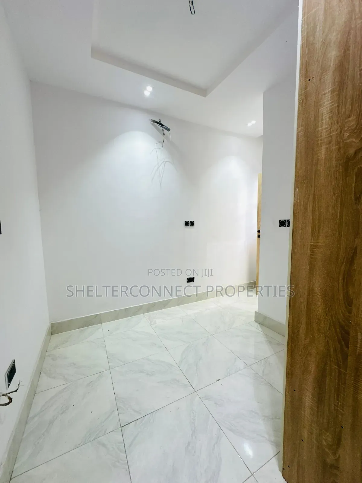 3bdrm Duplex in Thomas Estate for sale