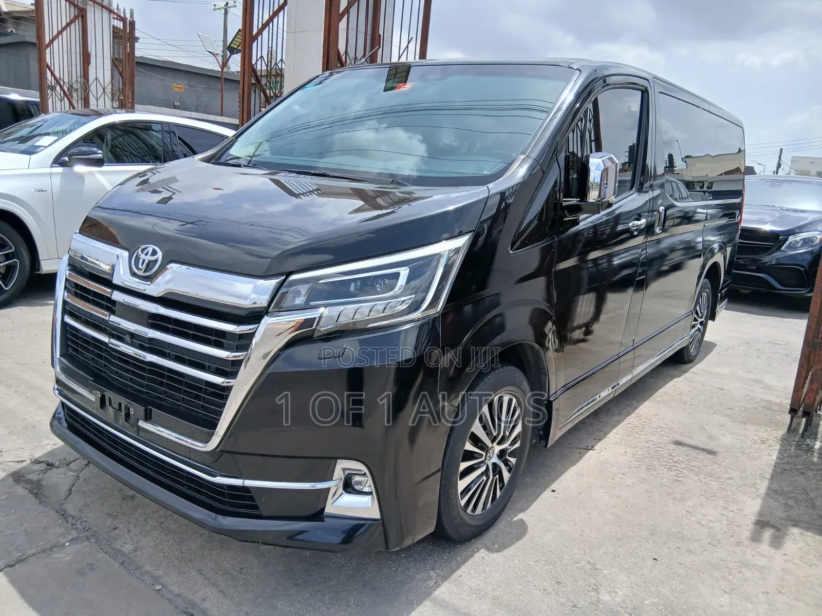 Toyota Granvia 2023 Black
