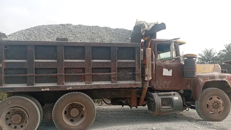 Iron Black Chippings and Granite for Construction Purposes