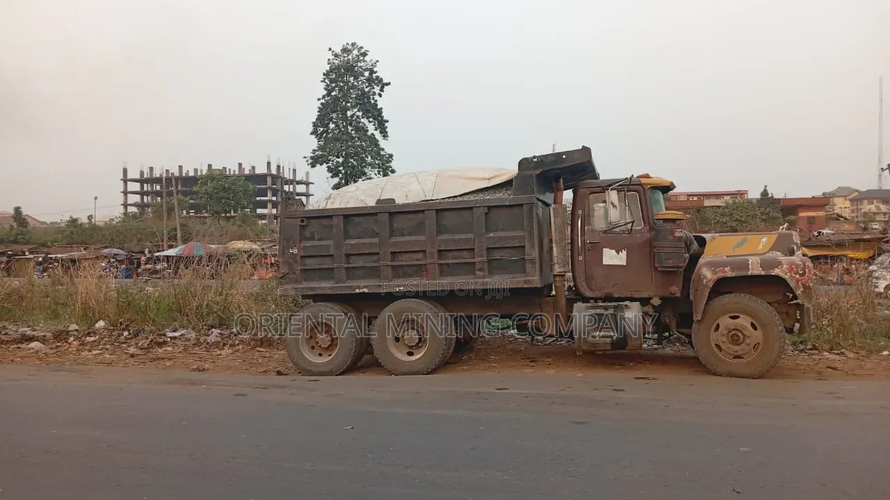 Iron Black Chippings and Granite for Construction Purposes