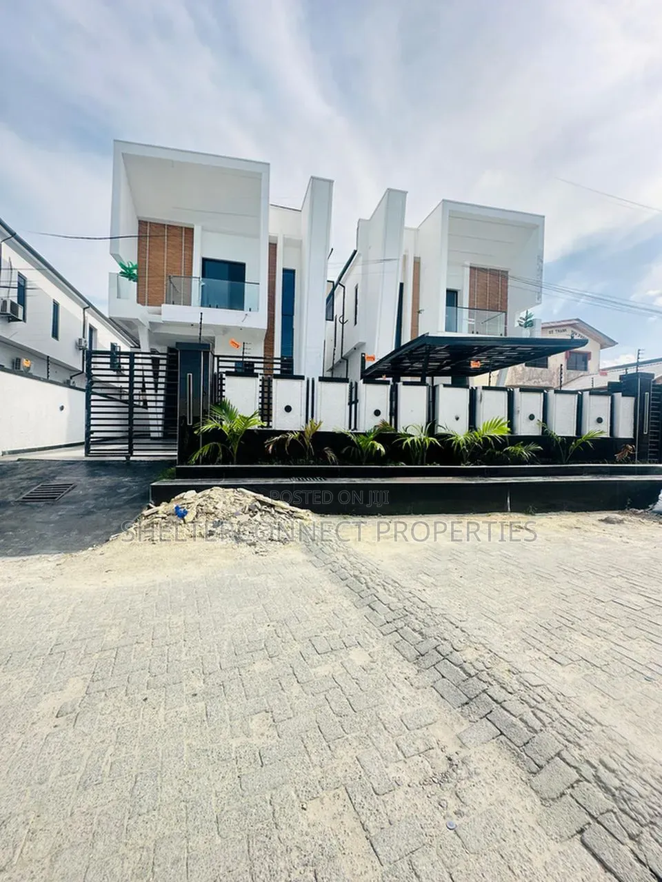 5bdrm Duplex in Ado / Ajah for sale