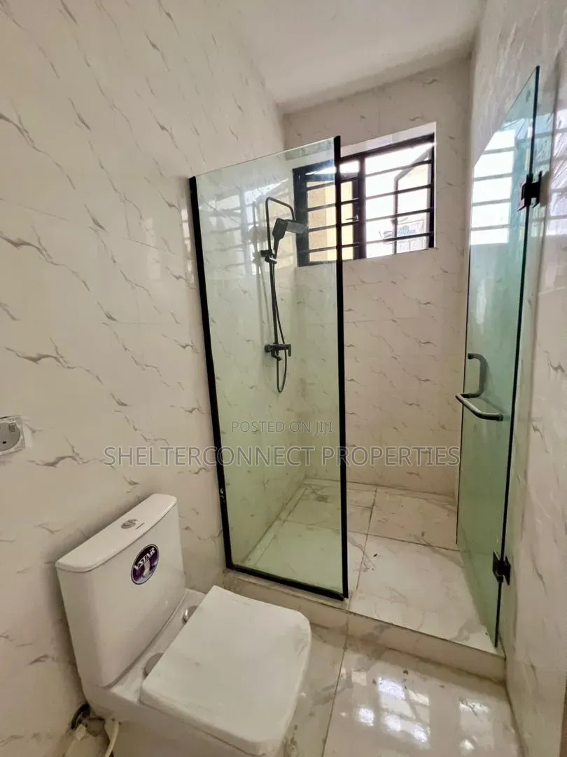 5bdrm Duplex in Osapa london for sale