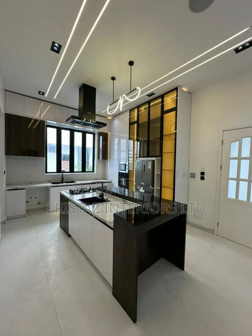 5bdrm Duplex in Osapa london for sale
