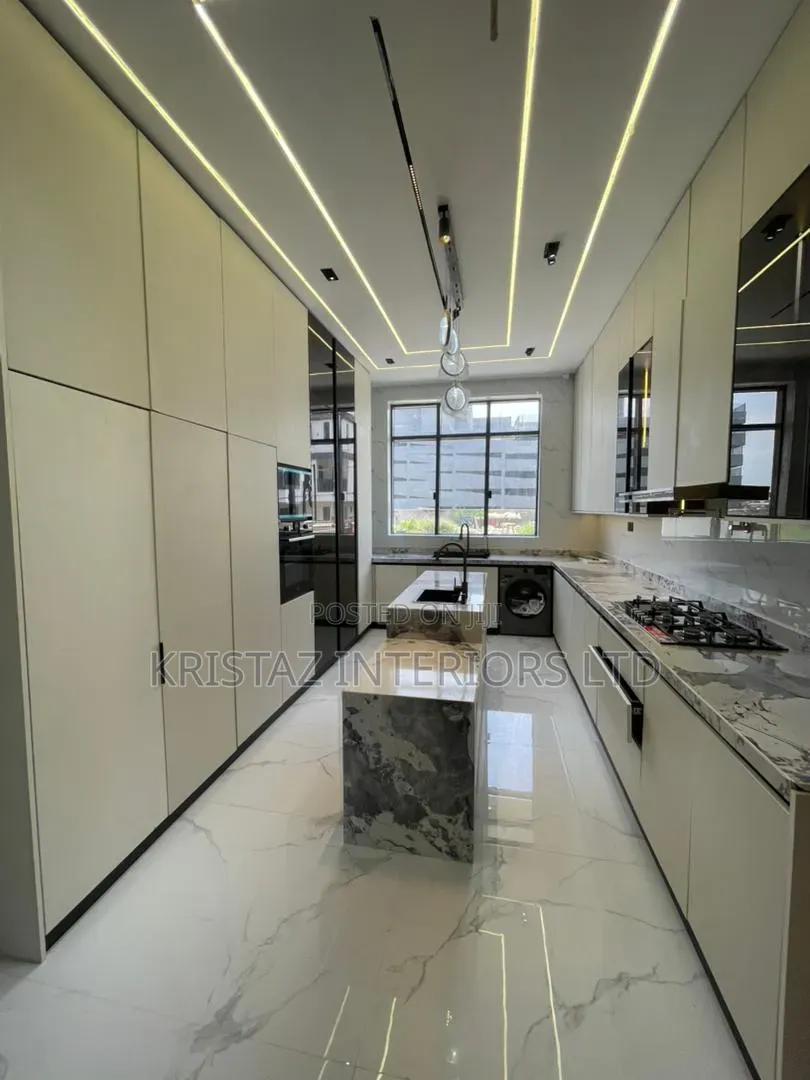 5bdrm Townhouse/Terrace in Lekki Phase 1 for sale