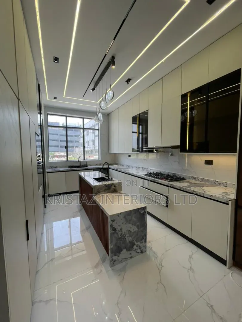 5bdrm Townhouse/Terrace in Lekki Phase 1 for sale