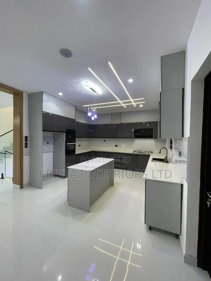 4bdrm Townhouse/Terrace in Ikota for sale
