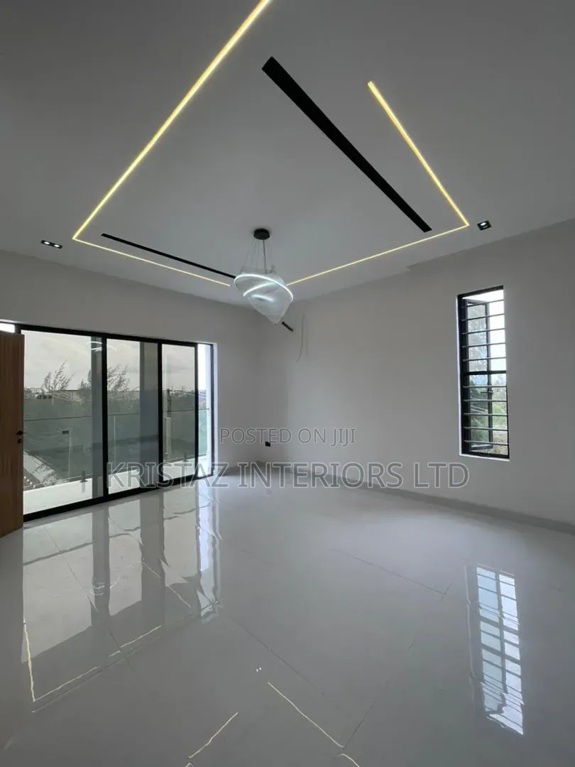 4bdrm Townhouse/Terrace in Ikota for sale