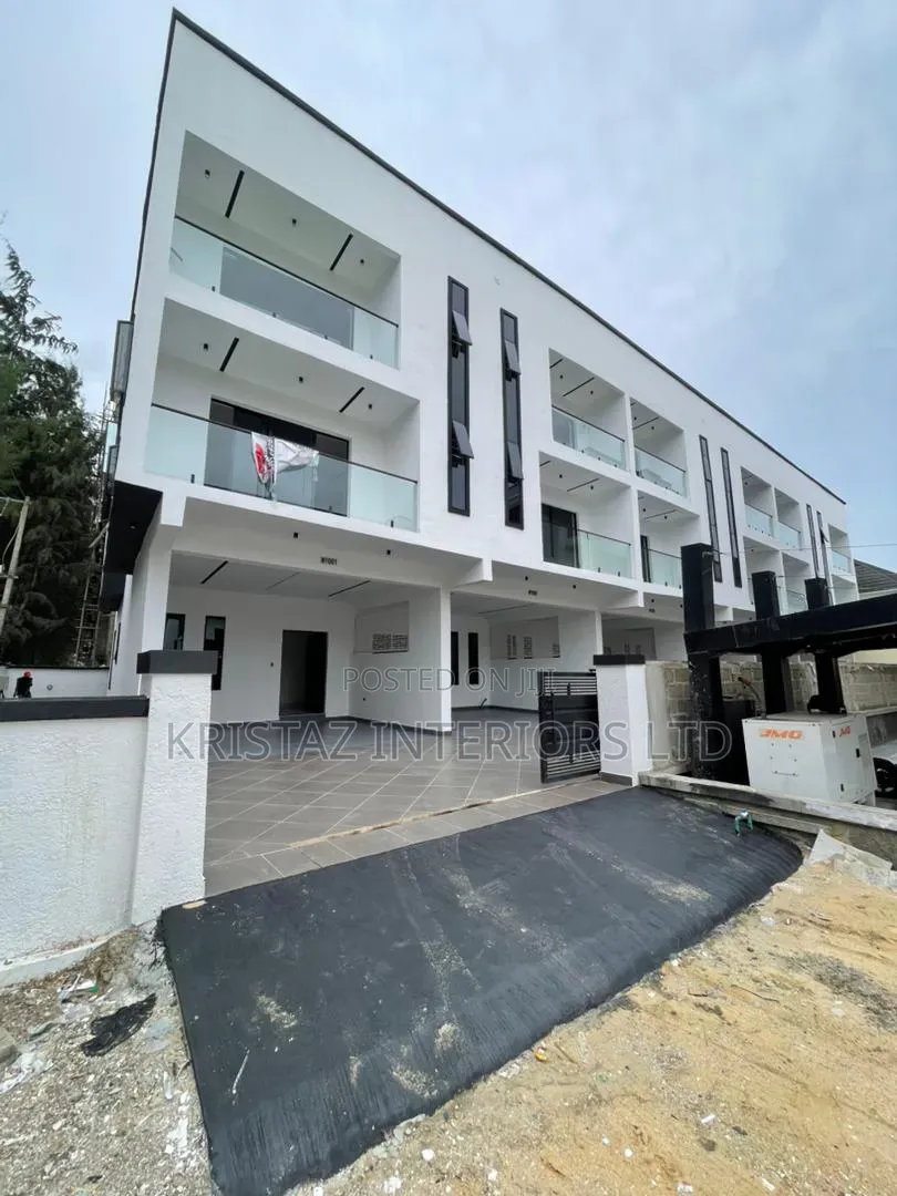 4bdrm Townhouse/Terrace in Ikota for sale