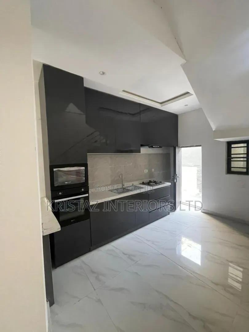 4bdrm Townhouse/Terrace in Ikate for sale