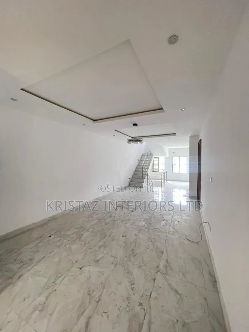 4bdrm Townhouse/Terrace in Ikate for sale