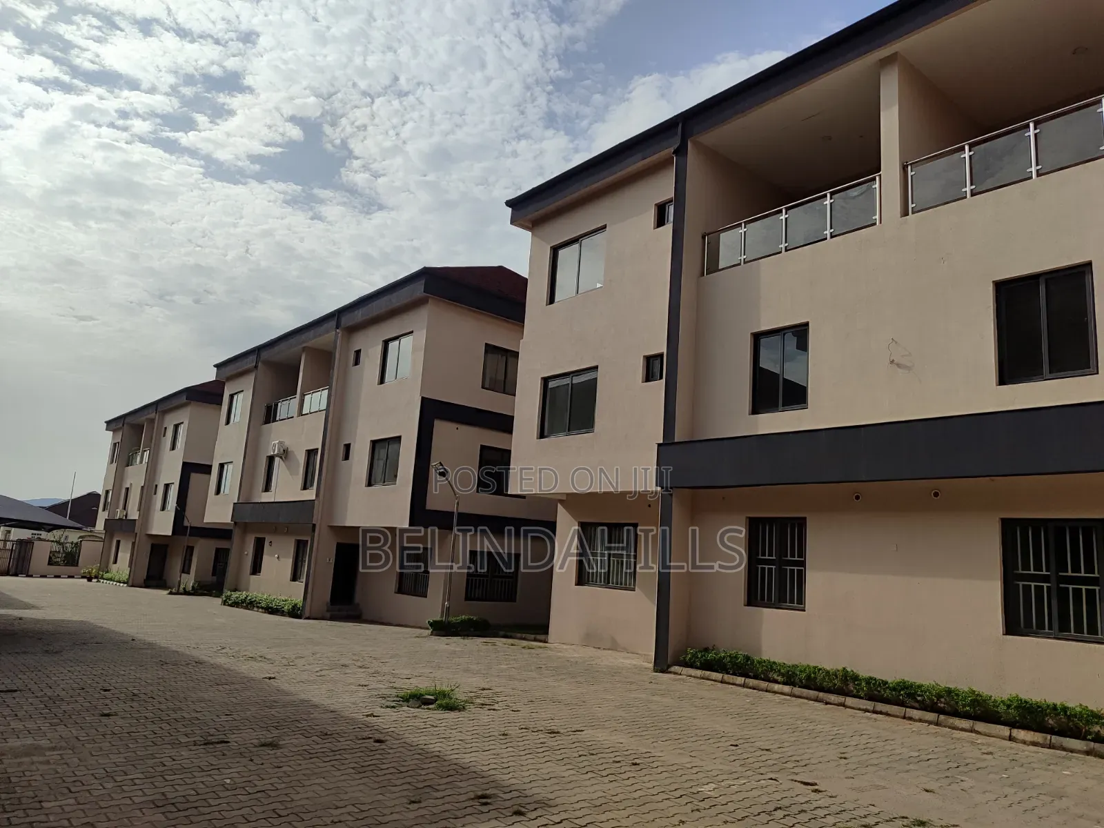 5bdrm Townhouse/Terrace in Katampe (Main) for sale