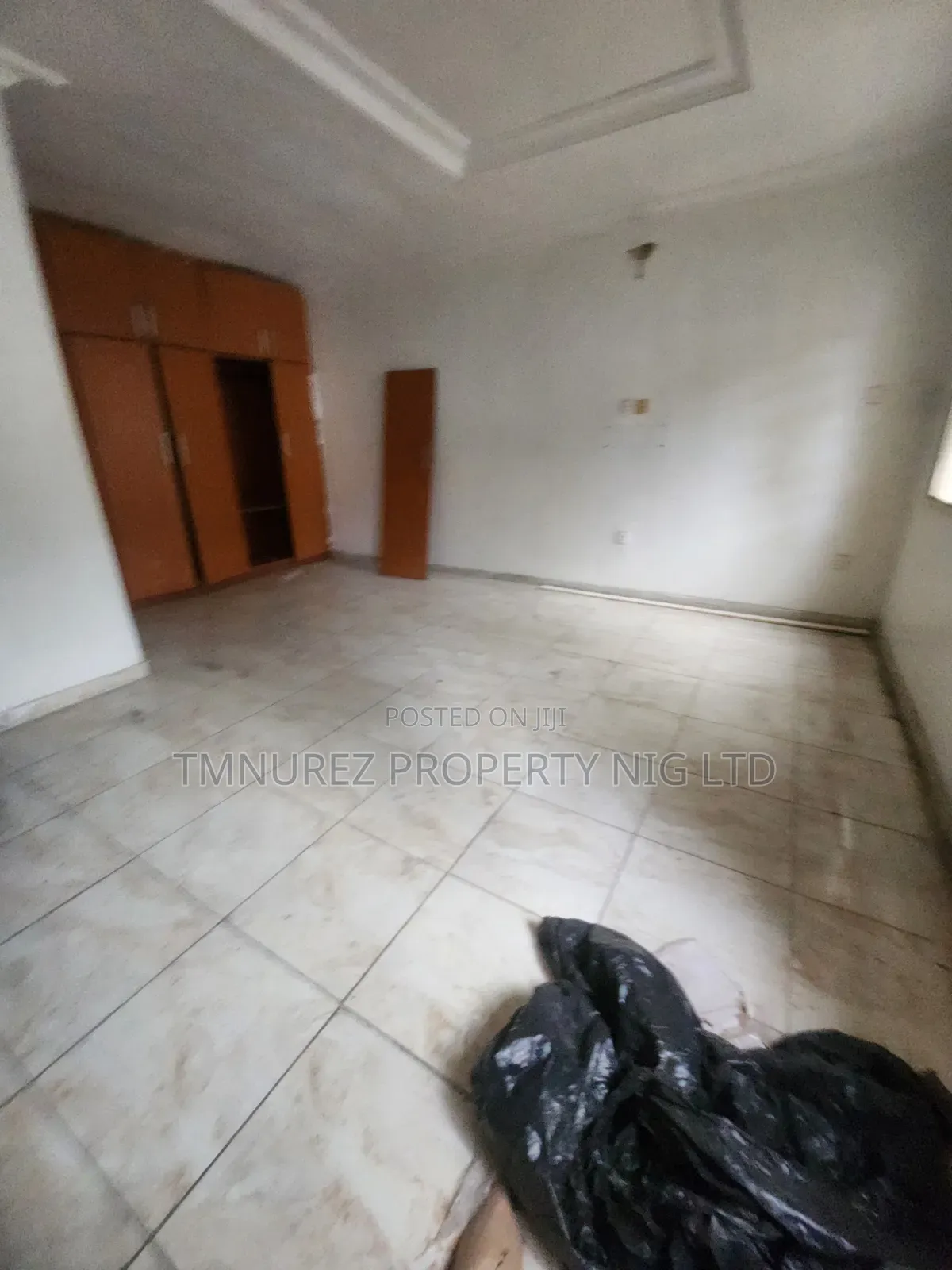 Studio Apartment in Chevron for rent