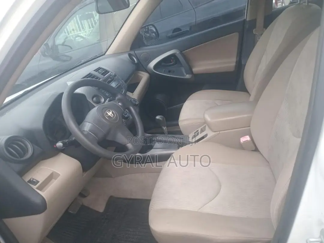 Toyota RAV4 Limited 2009 White