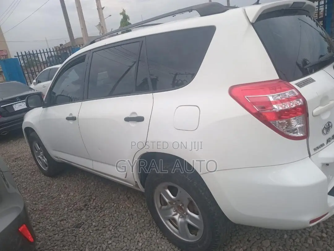 Toyota RAV4 Limited 2009 White