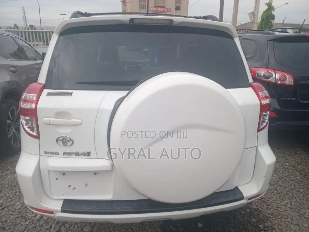 Toyota RAV4 Limited 2009 White