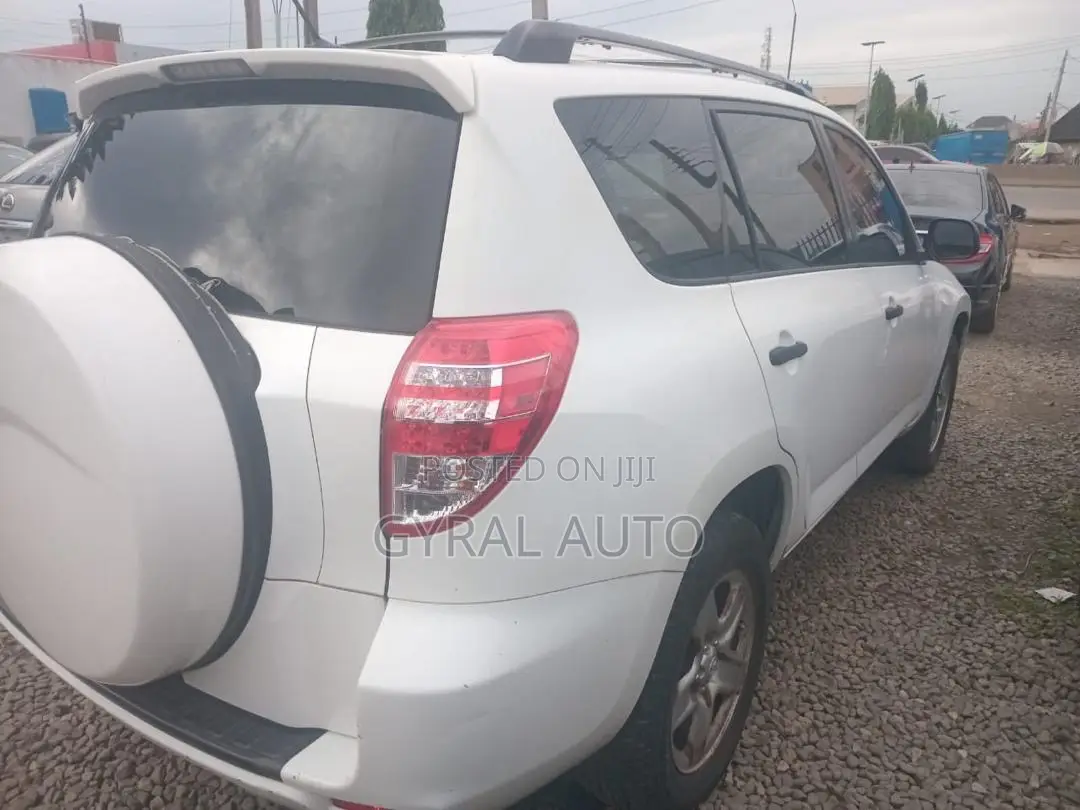 Toyota RAV4 Limited 2009 White