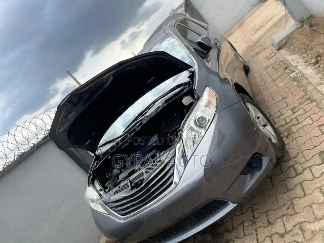 Toyota Sienna Limited 7 Passenger 2011 Gray