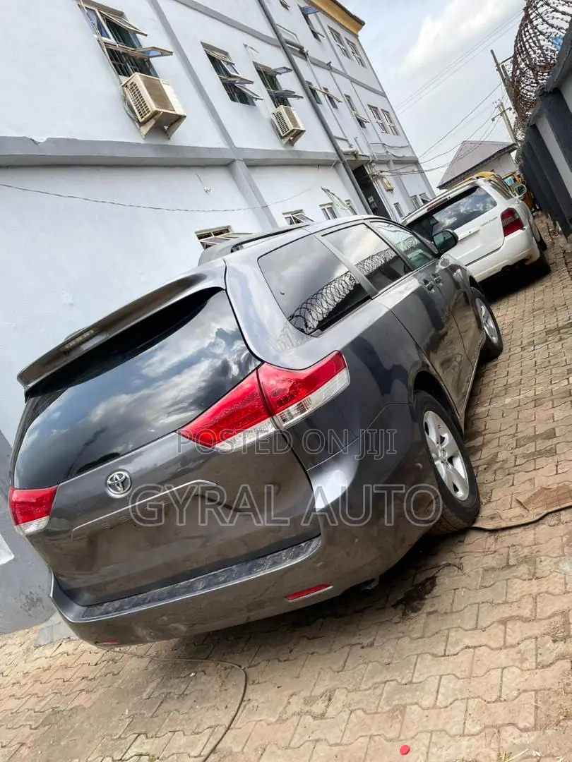 Toyota Sienna Limited 7 Passenger 2011 Gray