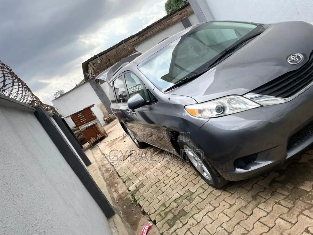 Toyota Sienna Limited 7 Passenger 2011 Gray