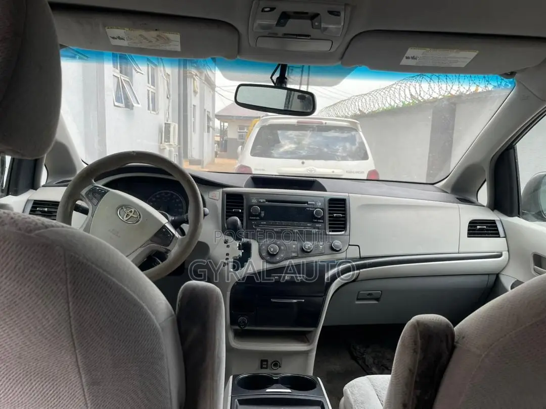 Toyota Sienna Limited 7 Passenger 2011 Gray