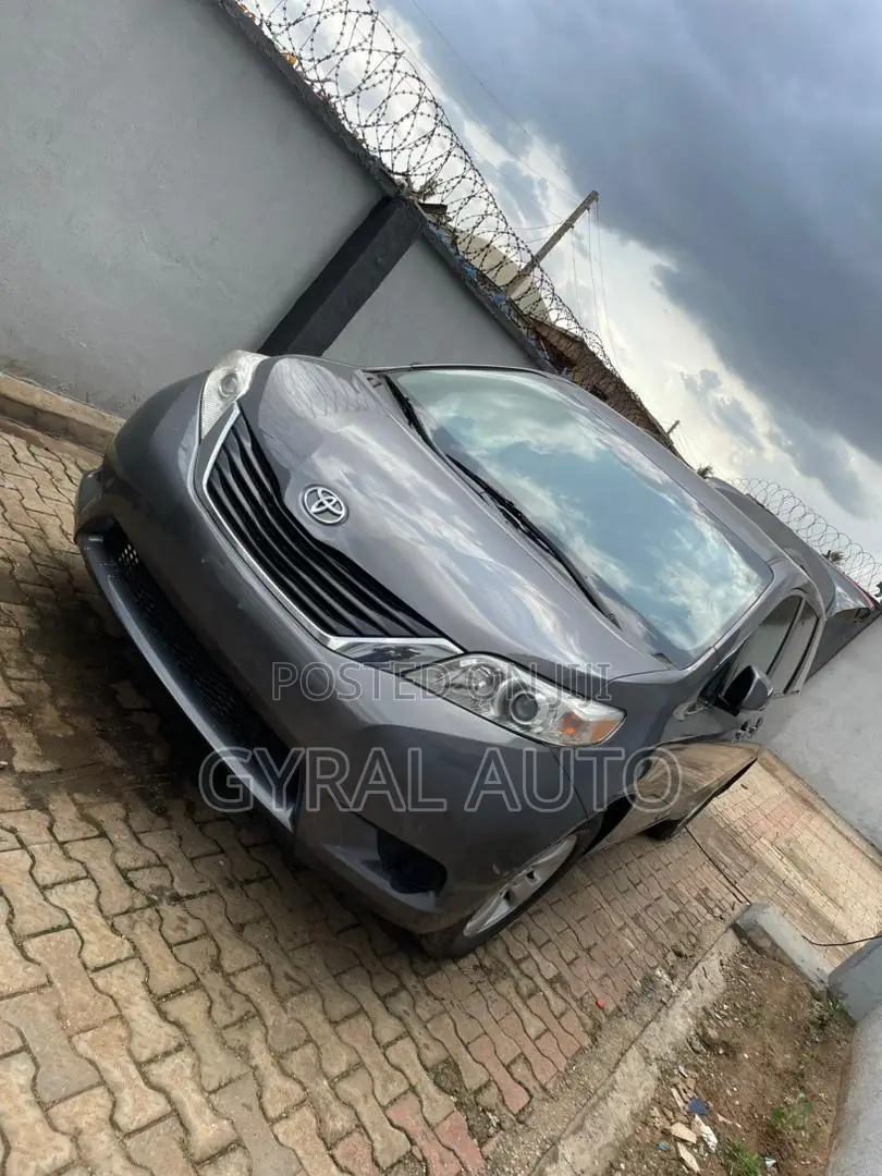 Toyota Sienna Limited 7 Passenger 2011 Gray