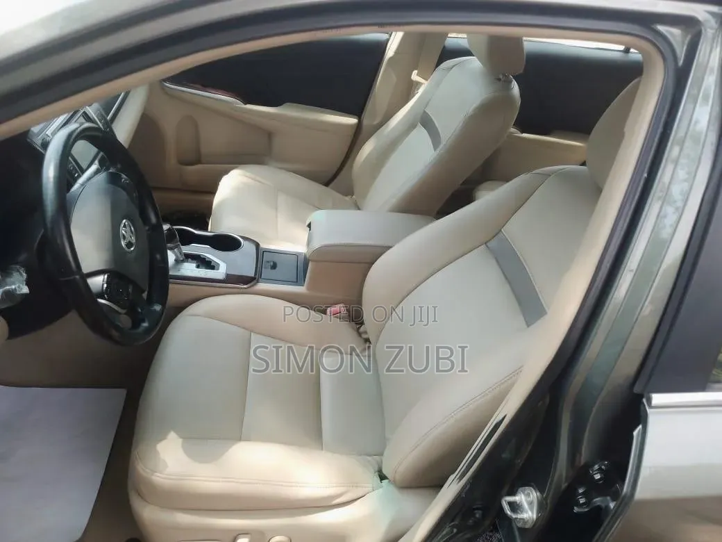 Toyota Camry XLE 4dr Sedan (2.5L 4cyl 6A) 2013 Gray