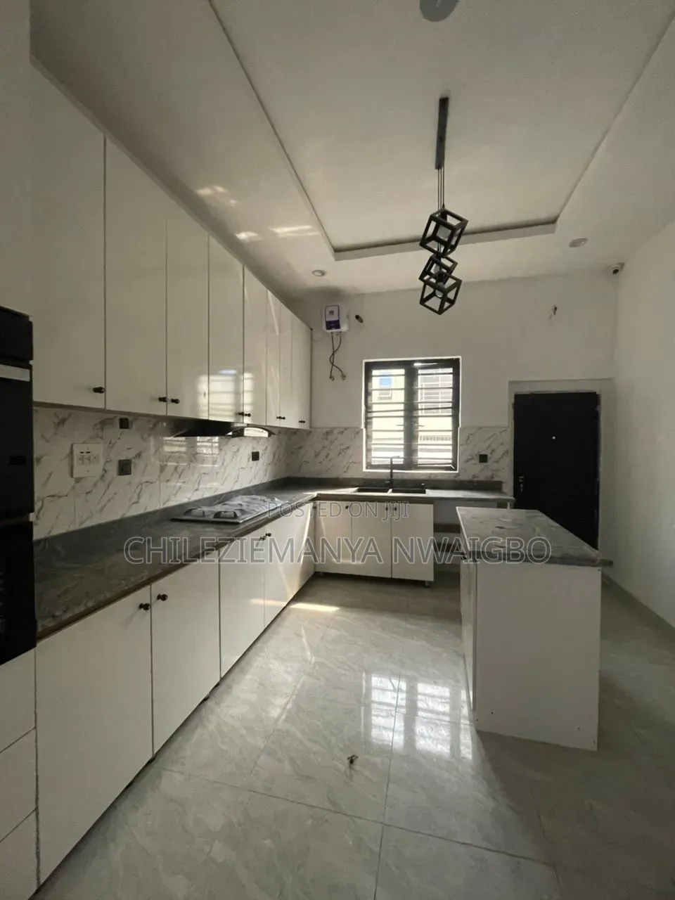 4bdrm Duplex in Thomas Estate for sale