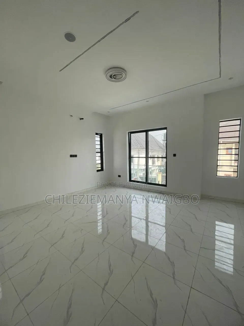 4bdrm Duplex in Thomas Estate for sale