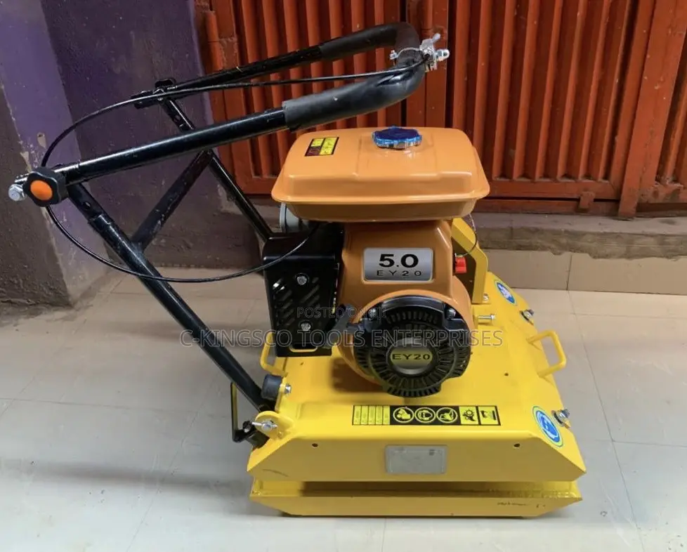 C90 Plate Compactor Equipped With a 5.0 Hp Robin Ey20 Engine