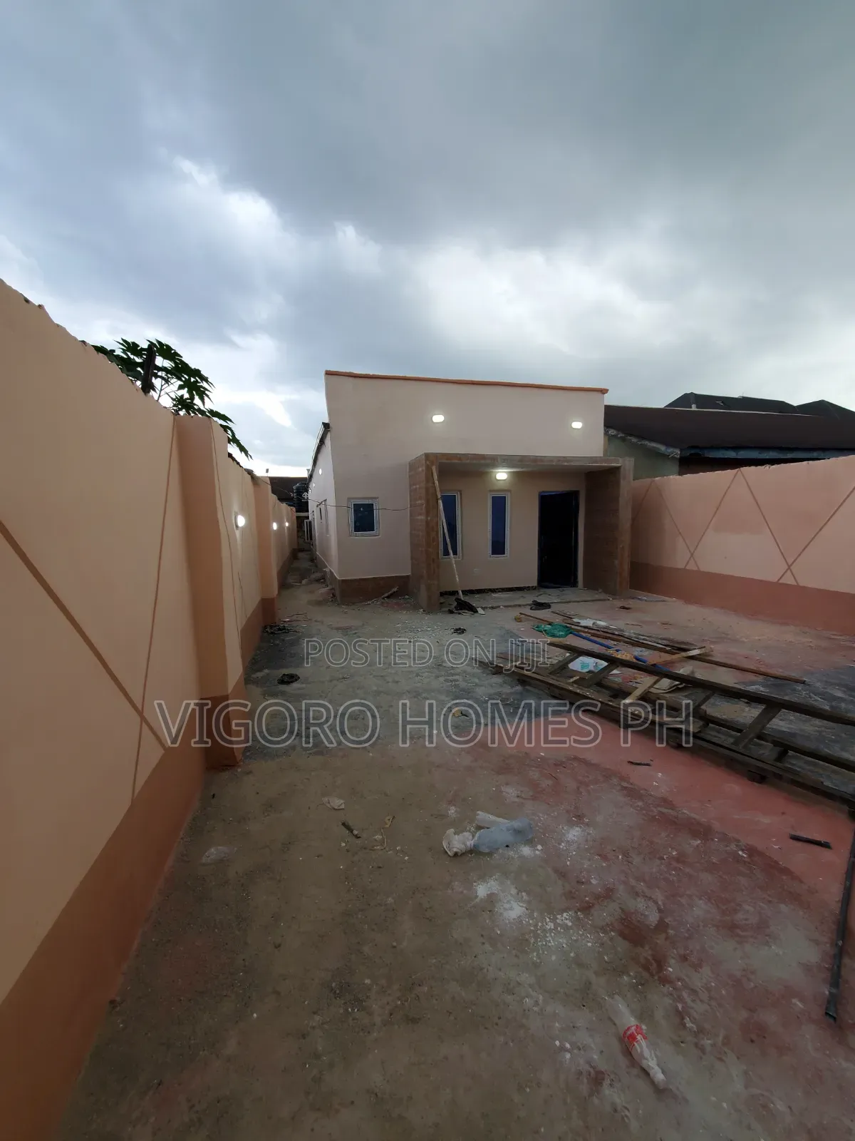 2bdrm Bungalow in Eneka Link Road, Port-Harcourt for sale